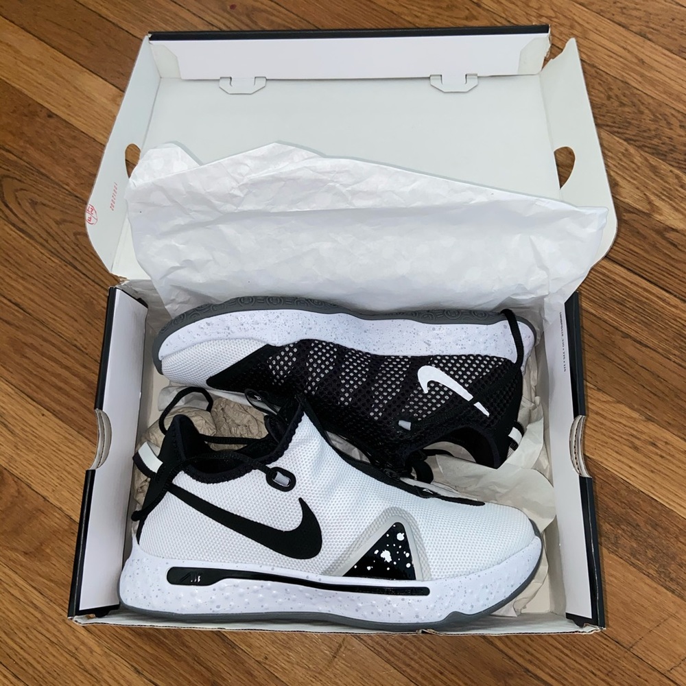 Paul George IV Nike sneakers